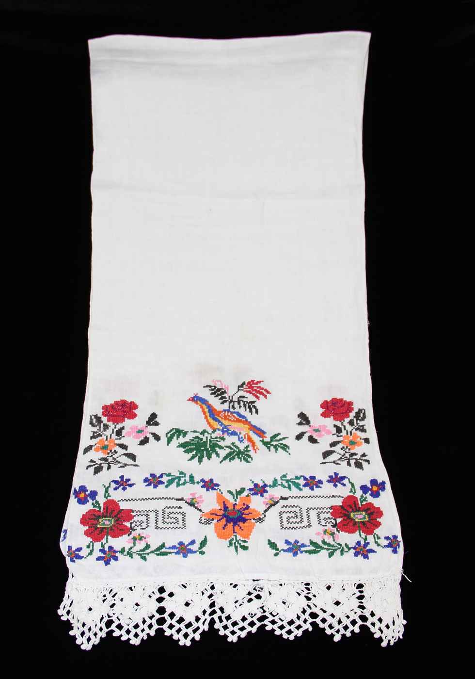 Полотенце, орнаментированное вышивкой. Первая половина XX века